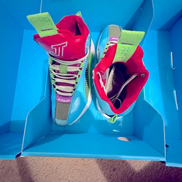 Shoes - Picture 3 of 9